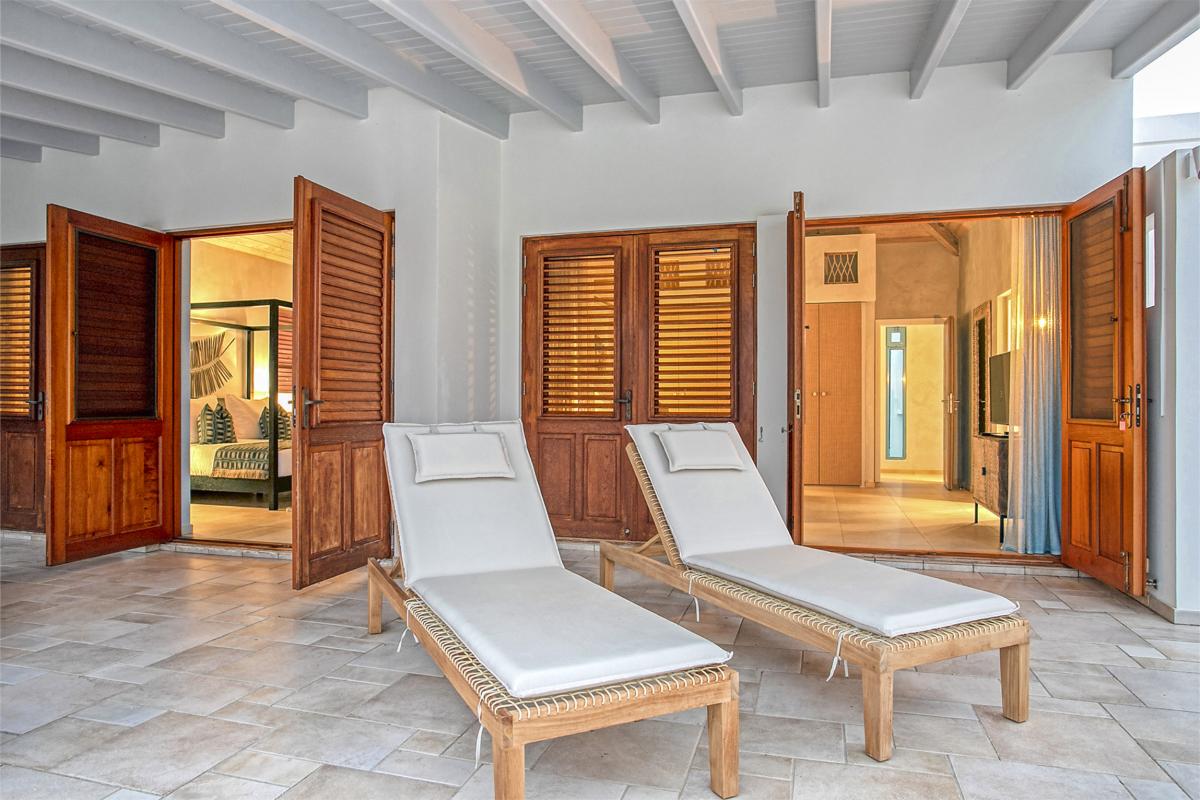 45-LesPalmiersBleus_NightBedrooms_Location villa avec piscine terres basses saint martin